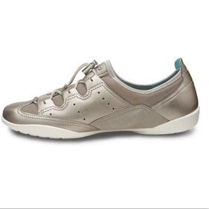ecco womens bluma toggle sneaker